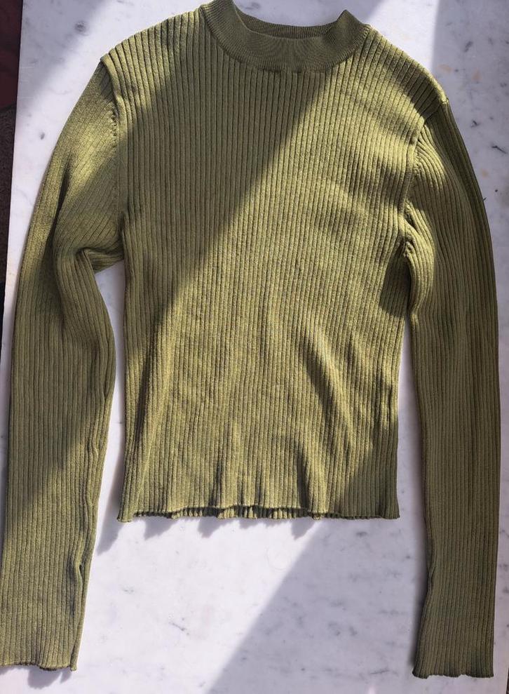 Mooie top met detail mouw - Clockhouse, Kleding | Dames, Truien en Vesten, Zo goed als nieuw, Maat 42/44 (L), Groen, Ophalen of Verzenden
