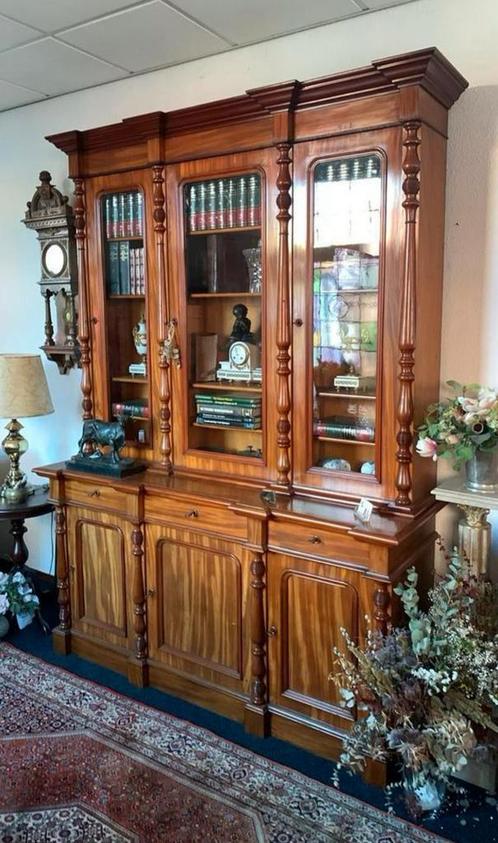 Grote mahonie boekenkast met bovenin 3 deuren met glas, Antiek en Kunst, Antiek | Meubels | Kasten, Ophalen