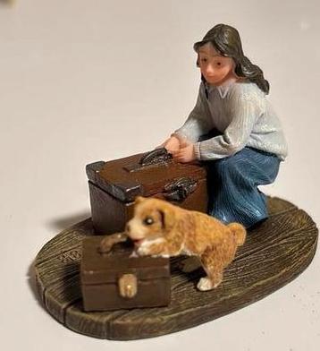 Luville 600684 Tracy Banstead looking after boxes beschikbaar voor biedingen