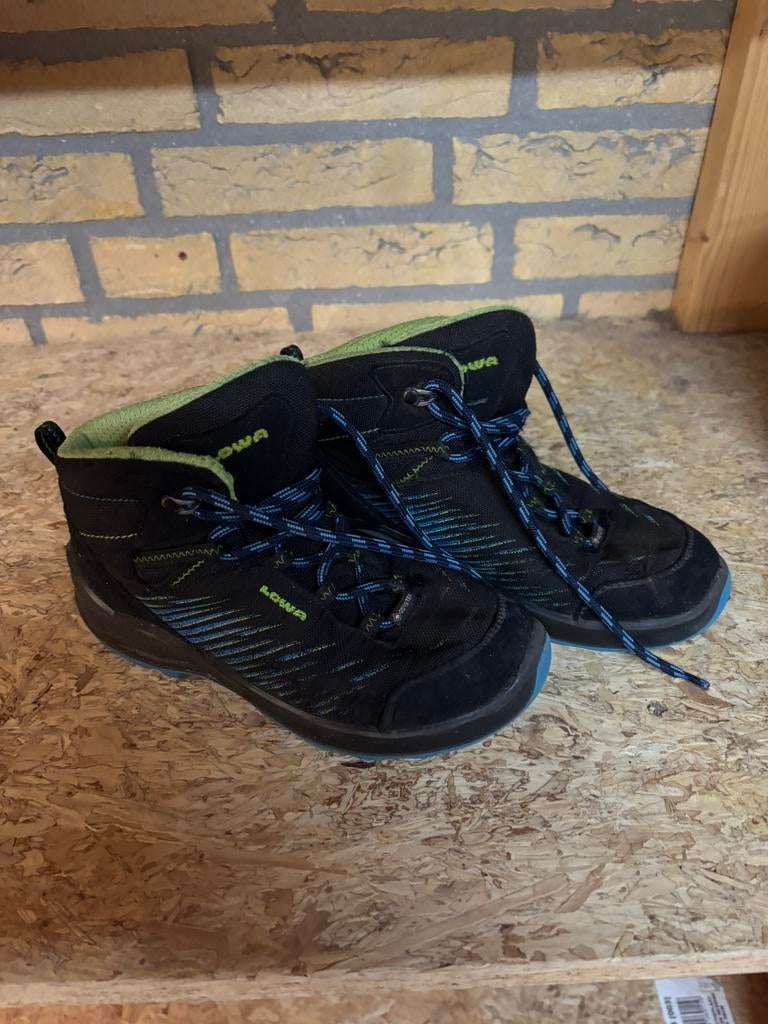 Lowa GTX mid junior bergschoen kinderen maar 35, Ophalen of Verzenden, Zo goed als nieuw, Schoenen