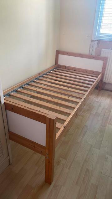 Bedframe Ikea met lattenbodem