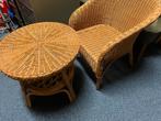 Rotan tafel en bijpassende stoel, Huis en Inrichting, Tafels | Bijzettafels, Overige materialen, 55 tot 75 cm, Rond, 45 tot 60 cm