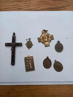 Oude Bodemvondsten: Heiligenhangers & Kruis - Betuwe, Antiek en Kunst, Antiek | Religie, Ophalen of Verzenden