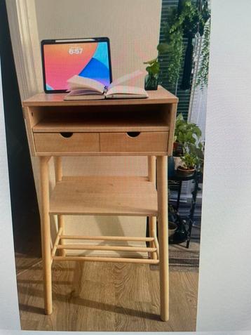 Ikea sta bureau knotten beschikbaar voor biedingen