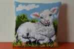 Retro vintage geborduurd kussen - Lammetje / schaapje, Huis en Inrichting, Woonaccessoires | Kussens, Ophalen of Verzenden, Zo goed als nieuw
