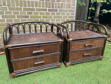 Set van twee vintage rotan nachtkastjes beschikbaar voor biedingen