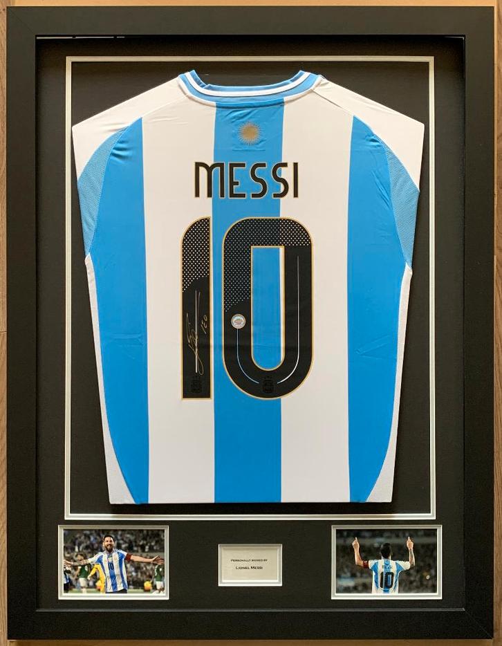 Gesigneerd Lionel Messi shirt. Ingelijst, Verzamelen, Sportartikelen en Voetbal, Zo goed als nieuw, Shirt, Buitenlandse clubs