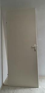 Opdekdeur rechtsdraaiend met klink deurbeslag en slot, Doe-het-zelf en Verbouw, Deuren en Horren, Ophalen, Zo goed als nieuw, Binnendeur