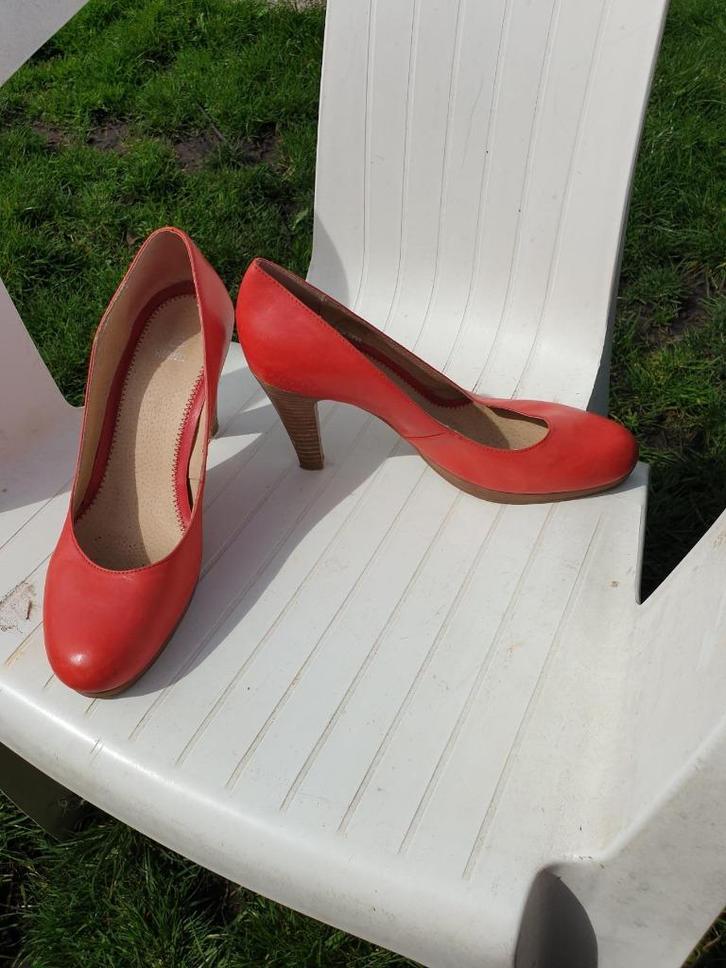 Mooie rode pumps. Mt 40. Merk O'Moda, Kleding | Dames, Schoenen, Zo goed als nieuw, Pumps, Rood, Ophalen of Verzenden