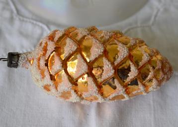 oude kerstbal dennenappel beschikbaar voor biedingen