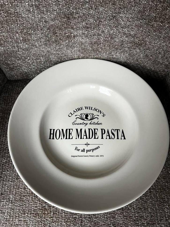 Claire Wilson's servies/ Pasta Borden ø 31 cm - Aardewerk, Huis en Inrichting, Keuken | Servies, Zo goed als nieuw, Bord(en), Overige stijlen