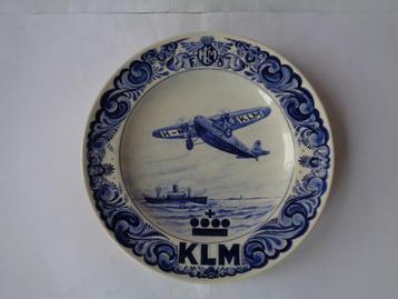 Oud Delfs Blauw KLM F.8 Vliegtuig Aardewerk Bord, diam.33 cm beschikbaar voor biedingen