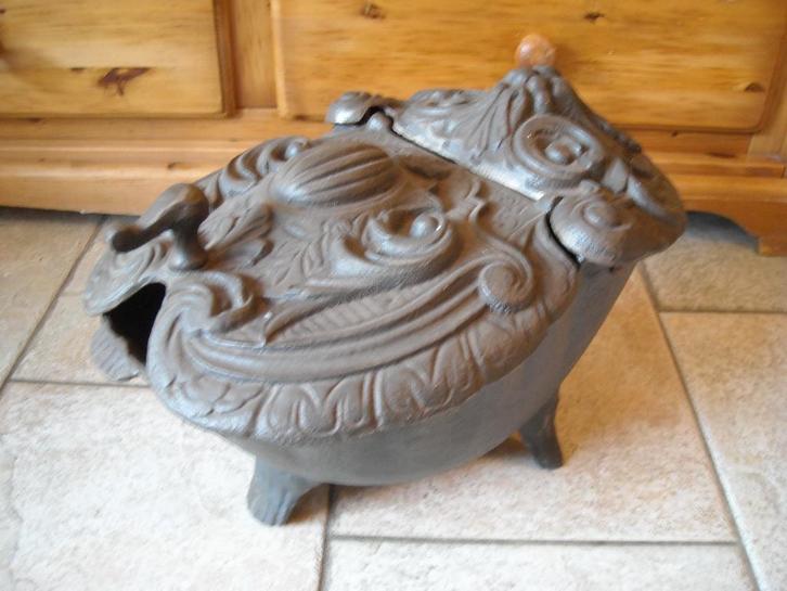 Gietijzeren kolenkit 46 cm lang met mooie details, Huis en Inrichting, Kachels, Zo goed als nieuw, Overige soorten, Elektrisch