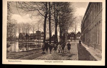Schoonhoven (ZH.), Verlengde Lopikerstraat met volk, ca 1930 beschikbaar voor biedingen