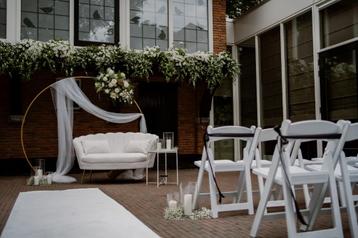 Verhuur bruiloft styling | Backdrop | Trouwbankje | En meer beschikbaar voor biedingen