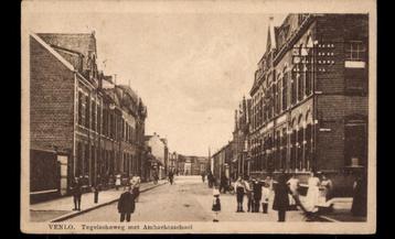 Venlo (L.), Tegelscheweg met Ambachtsschool en volk, 1926 beschikbaar voor biedingen