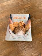 Kookboek Brood uit eigen oven van Levine van Doorne, Ophalen of Verzenden, Zo goed als nieuw
