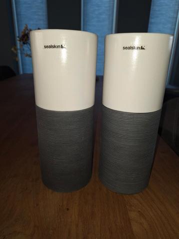 Sealskin toiletborstel houders beschikbaar voor biedingen