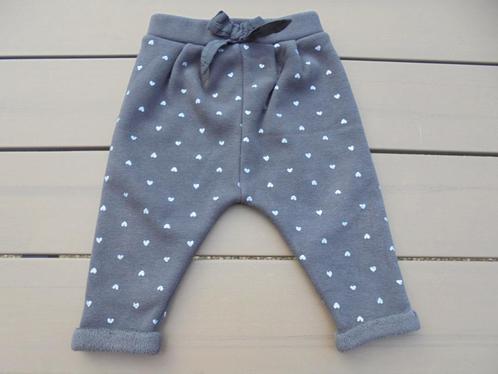 K52 Donkergrijs broekje Kiabi maat 68, Kinderen en Baby's, Babykleding | Maat 68, Zo goed als nieuw, Meisje, Broekje, Ophalen of Verzenden