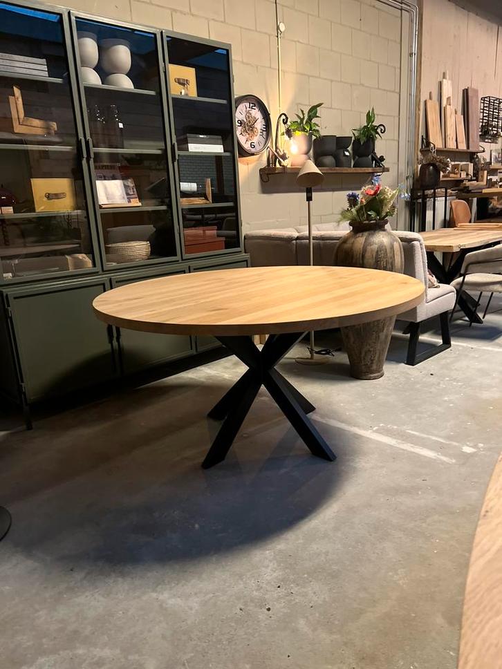 Eettafel rond 150cm doorsnede 2K lak stalen matrixx, Huis en Inrichting, Tafels | Eettafels, Zo goed als nieuw, 100 tot 150 cm