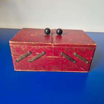 Vintage Houten Naaikistje beschikbaar voor biedingen