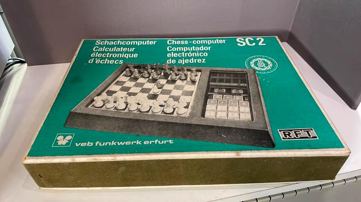 VEB Funkwerk Erfurt SC2 schaakcomputer (DDR, 1981), Hobby en Vrije tijd, Denksport en Puzzels, Zo goed als nieuw, Minder dan 500 stukjes