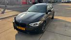 BMW 1-Serie 116i 210PK 5D Aut. 2014 Zwart, Auto's, Automaat, 65 €/maand, Achterwielaandrijving, 4 cilinders