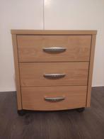 Grote nachtkast op wieltjes - zo goed als nieuw!, 3 of 4 laden, Ophalen of Verzenden, Zo goed als nieuw, Overige houtsoorten