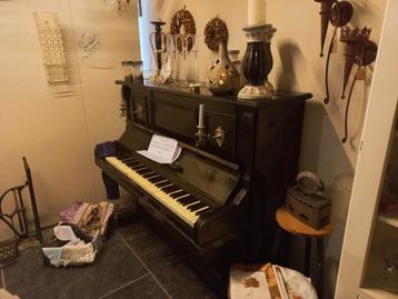 Oud & uniek Brocante Vintage oude Shabby piano beschikbaar voor biedingen