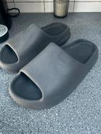 Yeezy slides, Ophalen of Verzenden, Zo goed als nieuw
