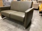2 zitsbank echt leer groen kleine kamer of kantoor ALS NIEUW, Huis en Inrichting, Banken | Bankstellen, Tweepersoons, Ophalen of Verzenden