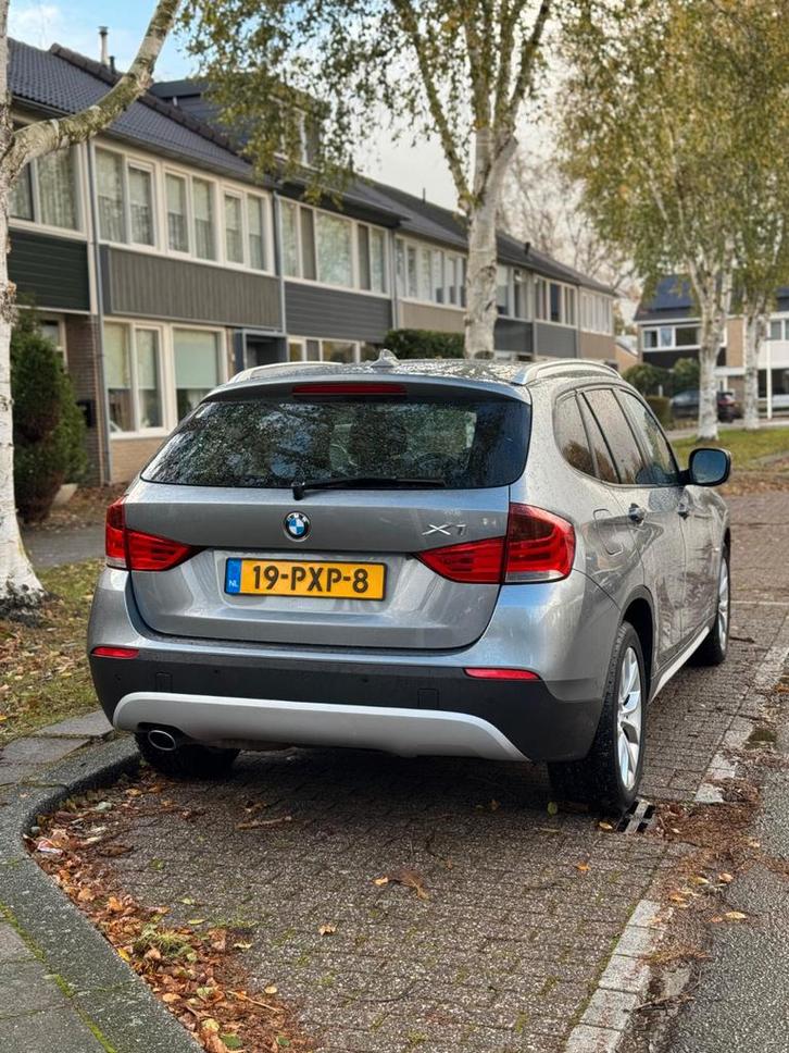 BMW X1 2.0 Sdrive 18I 2011 Grijs, Auto's, BMW, X1, Benzine, D, SUV of Terreinwagen, Handgeschakeld, Origineel Nederlands, Zilver of Grijs