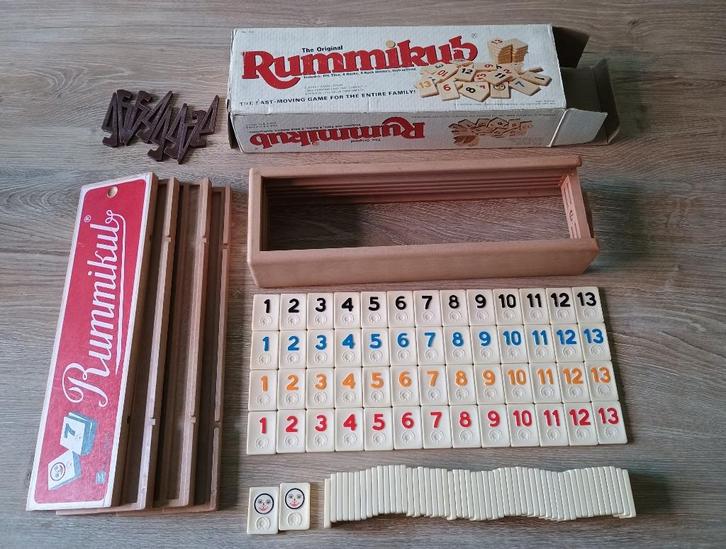 Rummikub oude vintage versie - made in israel 1970, Hobby en Vrije tijd, Gezelschapsspellen | Bordspellen, Gebruikt, Een of twee spelers