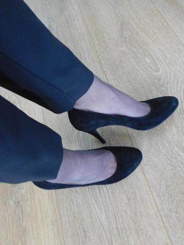 als NIEUW!! Supermooie zwarte suede pumps mt 41 beschikbaar voor biedingen