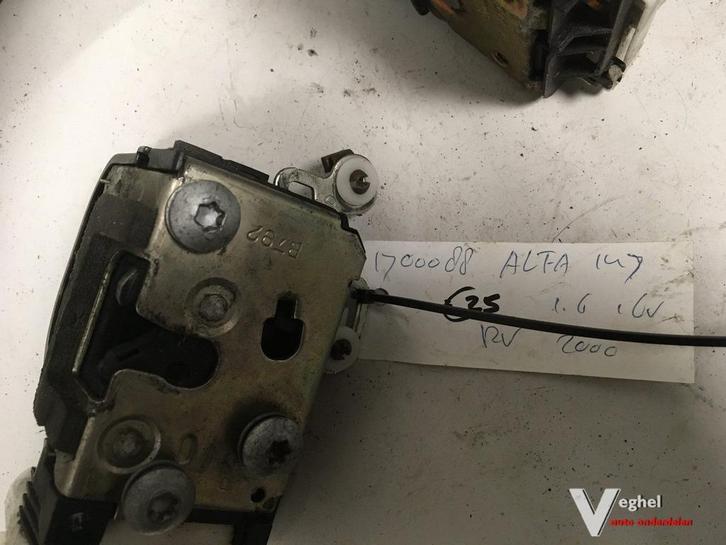 Alfa 147 2000 binnenslot rechtsvoor, Auto-onderdelen, Carrosserie en Plaatwerk, Gebruikt, Ophalen of Verzenden