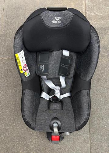 Britax Romer Dialfix M-isize  beschikbaar voor biedingen