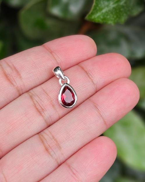 Granaat Hanger Charlize - Echt Zilver, Sieraden, Tassen en Uiterlijk, Kettinghangers, Nieuw, Zilver, Rood, Met edelsteen, Verzenden
