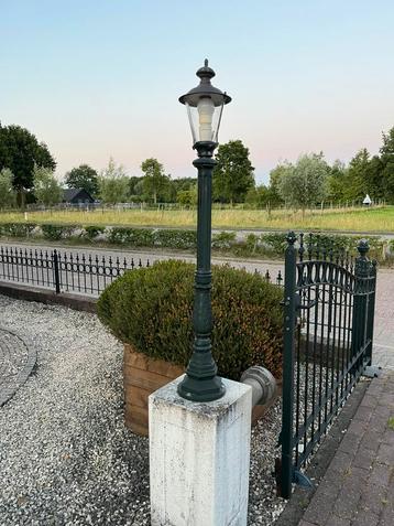 2 stuks tuinverlichting op sokkel  beschikbaar voor biedingen