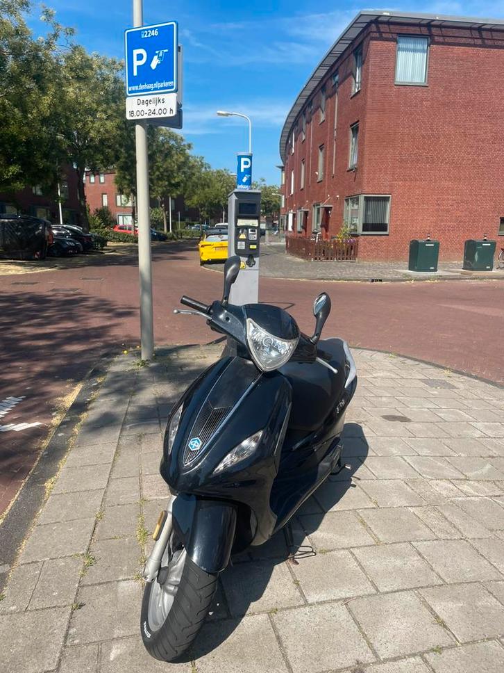 Piaggio fly 50cc, Fietsen en Brommers, Scooters | Piaggio, Zo goed als nieuw, Fly, Benzine, Ophalen