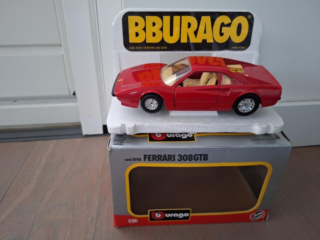 Ferrari 308gtb, Hobby en Vrije tijd, Modelauto's | 1:24, Ophalen of Verzenden, Bburago