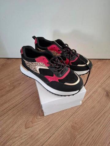 Leuke nieuwe sneakers  beschikbaar voor biedingen