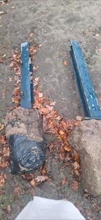 2 beton poeren voor een poort, Ophalen