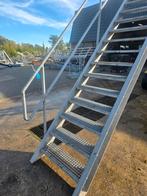 Stalen trap met bordes gegalv. Hoog 3,3 mtr. Nob154, Doe-het-zelf en Verbouw, Ladders en Trappen, Ophalen, Zo goed als nieuw, 2 tot 4 meter