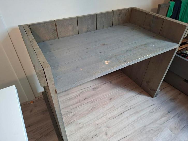Steigerhouten Bureau met Opstaande Rand, Huis en Inrichting, Bureaus, Gebruikt, Bureau, Ophalen