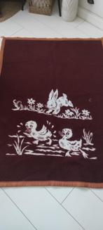 Vintage babydeken bruin wit konijn eenden dralon, Ophalen of Verzenden, Gebruikt, 100 cm of meer, Deken