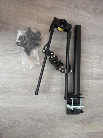 Gebruikte Dubbele Monitor Standaard beschikbaar voor biedingen