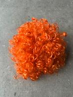 Oranje pruik krullen, Ophalen of Verzenden, Zo goed als nieuw, Oranje of Koningsdag