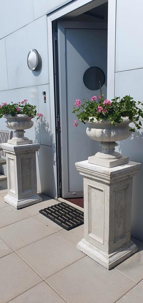 betonnen pilaren met sierlijke betonnen bloempotten, Huis en Inrichting, Woonaccessoires | Zuilen en Pilaren, Nieuw, Ophalen