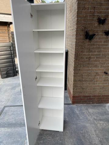 Witte kast met Planken