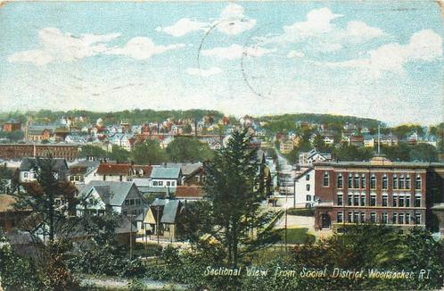 (701-448-053) Woonsocket RI Social District, Verzamelen, Ansichtkaarten | Buitenland, Buiten Europa, Verzenden